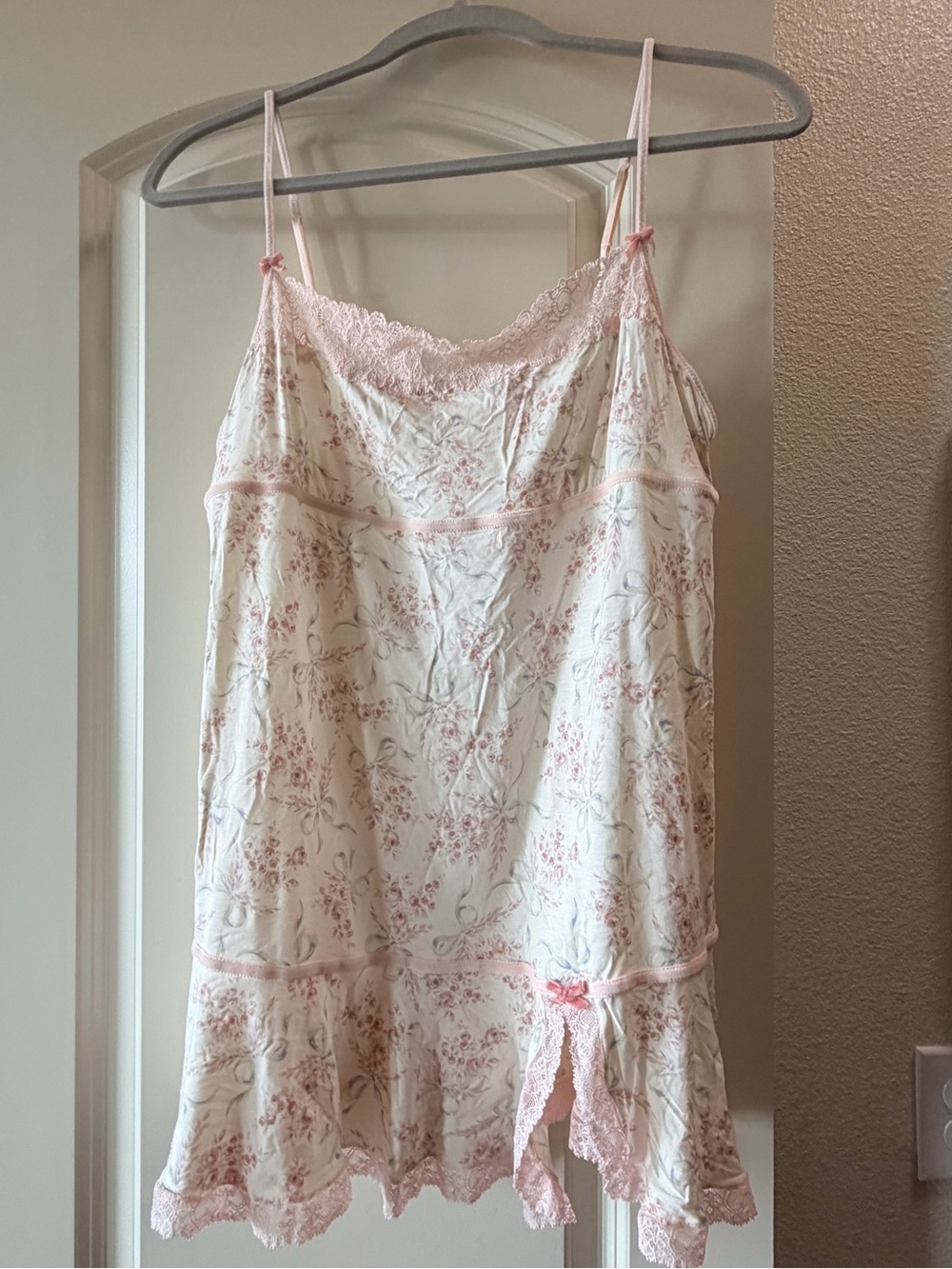 True Vintage Victoria’s Secret Y2K Soft Pink Floral Lace-Trim Chemise Slip